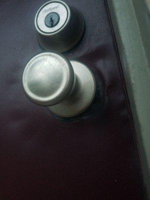 Door knob that needs replacement