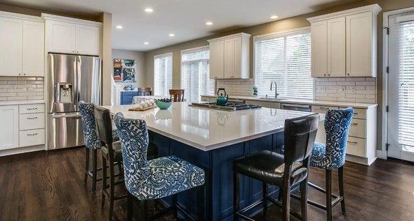 Dunright strikes again with white shaker kitchen cabinet installations, with countertop and subway backsplash