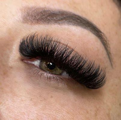 Mega Volume Lashes