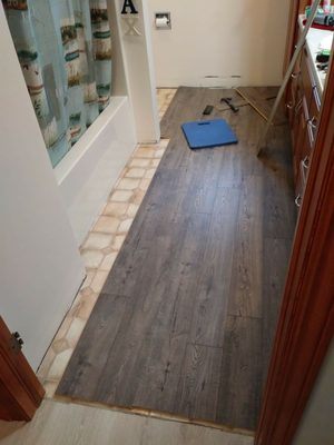 Vinyl laminate flooring