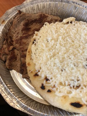 Arepa con queso + carne asada