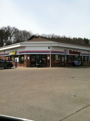 Holiday gas station w subway.