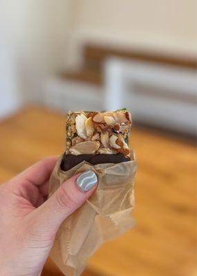 Pistachios Bar - Pistachios filling with a shortbread crust, topped with almond slices and dipped in chocolate