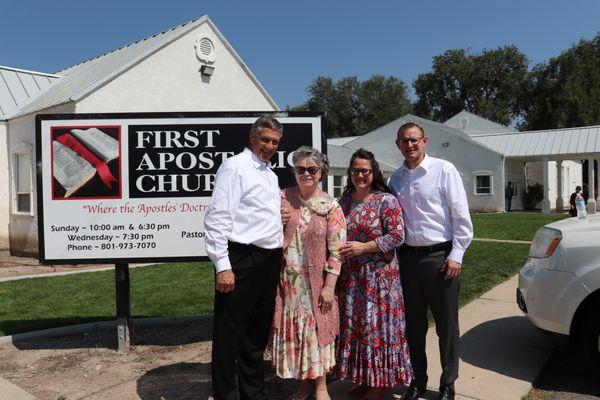 Pastor Lareau and wife Sis.  Lareau on right.  Bro.  Stoltzfus (Pastor Lareau's pastor) and wife Sis.  Stoltzfus on left