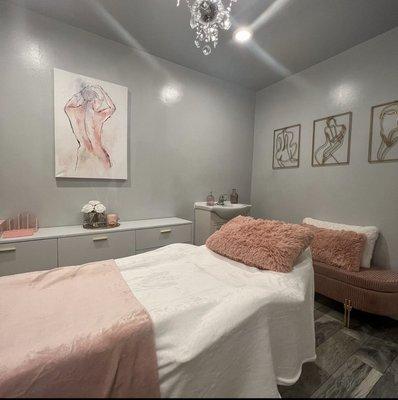 Dream Body Avenue's luxe room. Lights off with only a curtain of tiny lights and relaxing spa music, the whole things is just an experience!