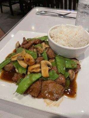 Beef P30. Beef with Straw Mushrooms and Snow Peas