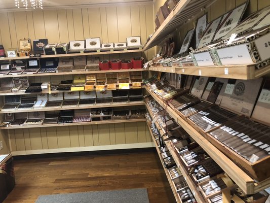 PREMIUM CIGAR giant walk-in humidor