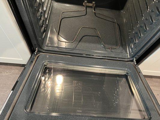 Interior of the oven cleaned and grease-free