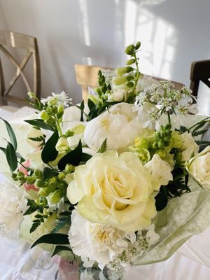 A Delicate bouquet surprised the Bride to be on her engagement day. The absolutely beautiful bouquet doubled as a centerpiece.