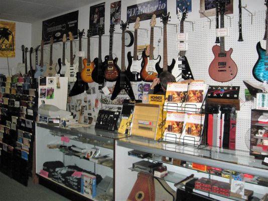 GUITAR REPAIRS AND SETUPS. ALL INSTRUMENTS REPAIRED AND SOLD. DISCOUNTED PRICES AT ALL TIMES