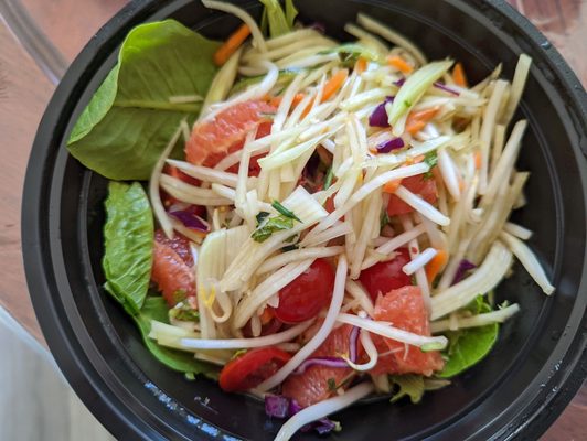 Papaya salad with spring mix. Papaya on top and mix spring in the bottom. Not suggesting to order this.