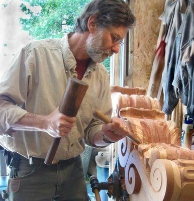 Howard Mittleton carving a cornice bracket