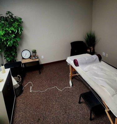 Massage and acupuncture room, with heated table