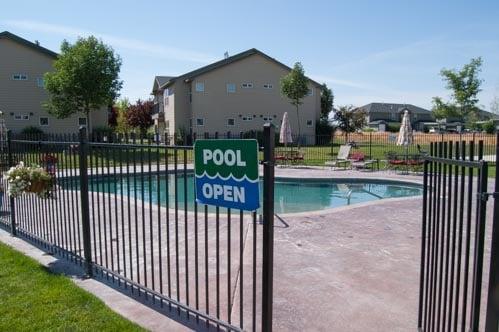 Seasonal swimming pool