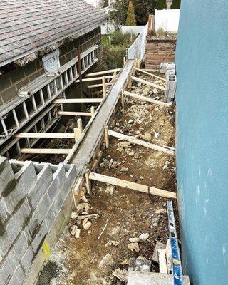 Footing for retaining wall