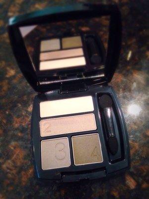 I got this eyeshadow just $5 on sale! Lucky:)