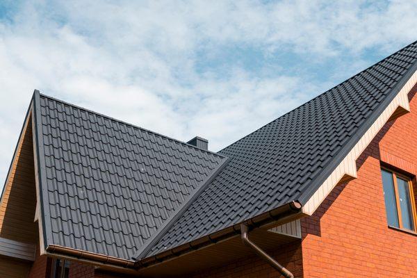 Metal roofing is fast becoming a favorite all across the Northwest.