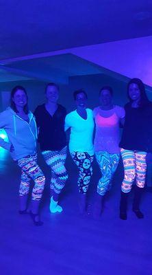 BLACKLIGHT BARRE!