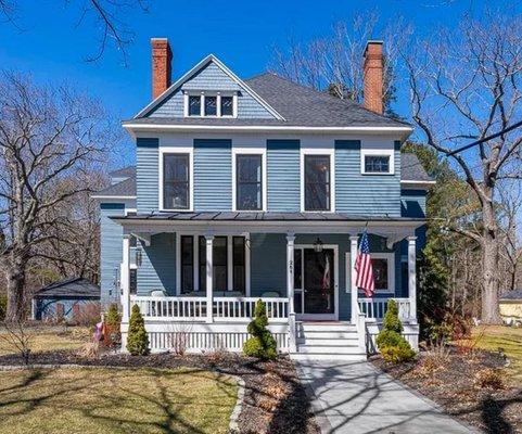 Beautiful house! Nice owners! finished painting 6/07/2023, the owners loved it!  Topsham Maine