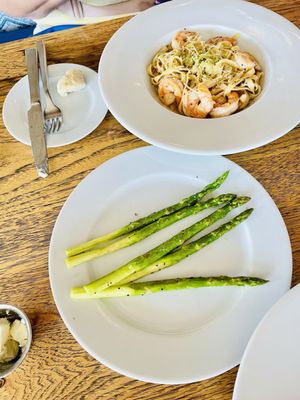 Fettuccine with Shrimp with a side of asparagus