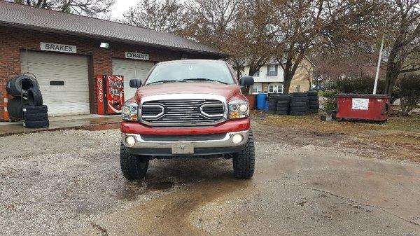 2008 Dodge Ram 1500 6 inch lift Grill headlights taillights new front end