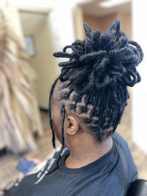 Loc retwist and style