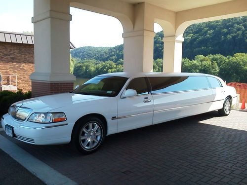 8-10 Passenger Lincoln Limousine