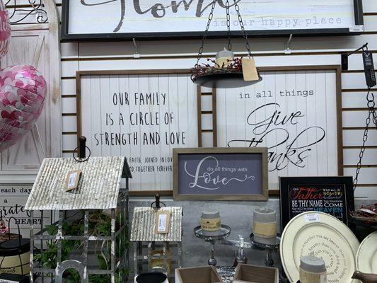 Decor & Moore Gift Shoppe