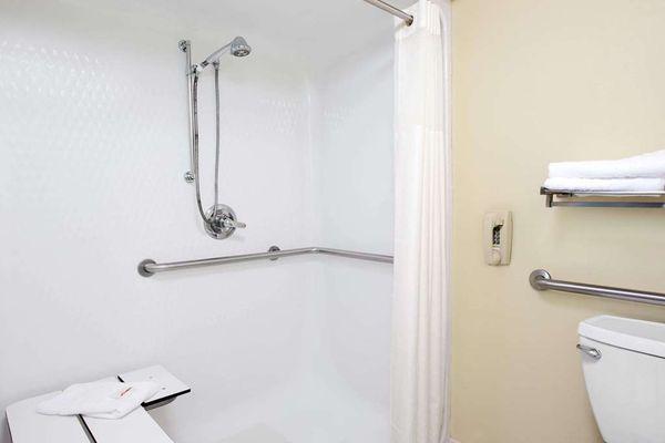 Guest room bath