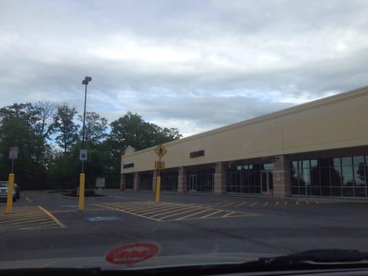 Next to Aspen Dental and Euro Deli. Parking lot usually looks pretty abandoned.