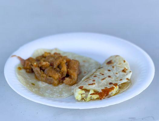 Taco de Chicharrónes en Salsa Roja (95/100), Quesataco de Jamón con Huevos (92/100)