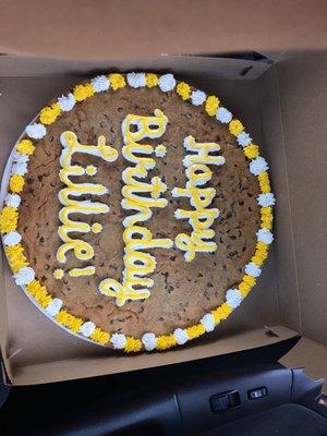 Worst border on a Great American Cookie Cake ever.. SMH