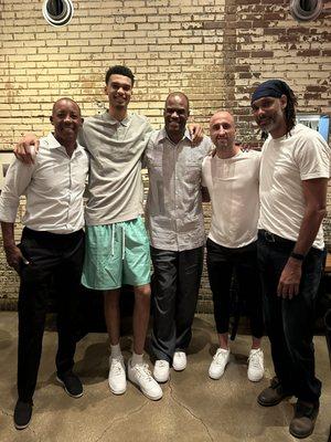 Sean Elliott, Victor Wembanyama, David Robinson, Manu Ginobili, and Tim Duncan. https://twitter.com/vicw_32/status/1672770721989251075