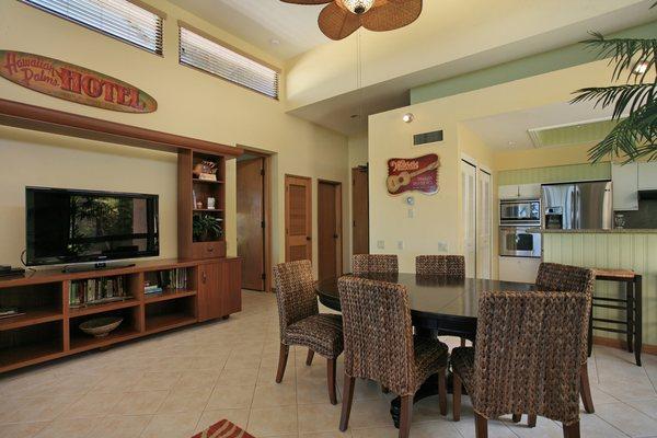 Aston Shores at Waikoloa - 2 Bedroom Golf Villa Deluxe Dinning Area