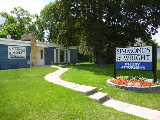 Simmonds & Wright at the top of Madison Ave. hill in Mankato