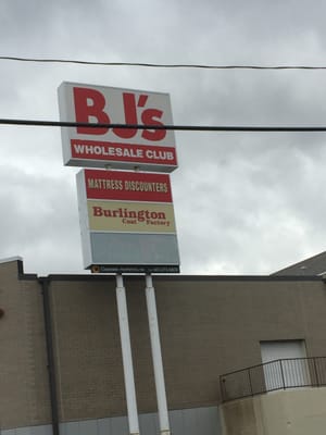 BJ's Wholesale Club of Attleborough -- South Attleborough Square : 287 Washington Street / Route 1, Attleborough           Sign