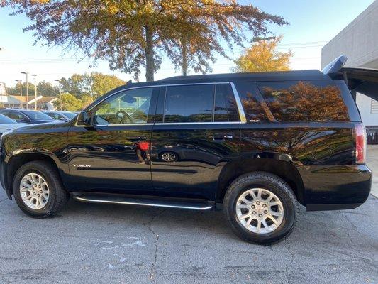 2020 GMC Yukon SLT  Side view