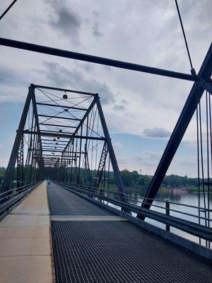 Walnut Street Bridge