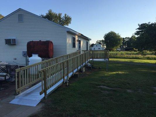 Hybrid ramp with aluminum treads and wood rails