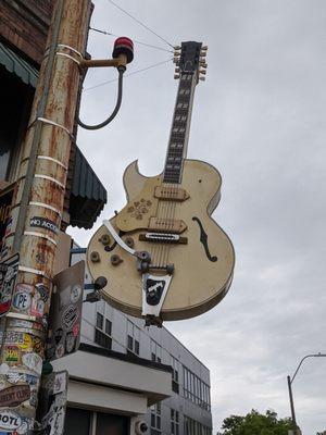 The large Guitar attached outside Sun City Studios,Memphis,Tn