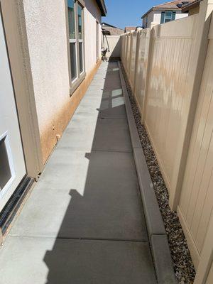 Side Alley Walkway w/ Curbing