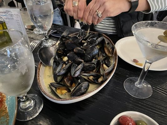 Happy hour mussels