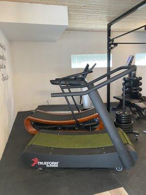 Curved self propelled treadmills