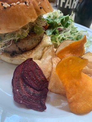 Veggie burger with root chips