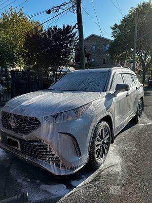 Toyota Highlander in for an Exterior Wash