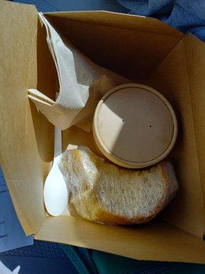 Love me some sustainable packaging! Look how they packed my soup with some fresh baked bread