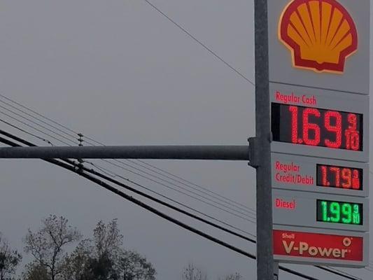 Gas is so cheap in TX! Huge selection of drinks!