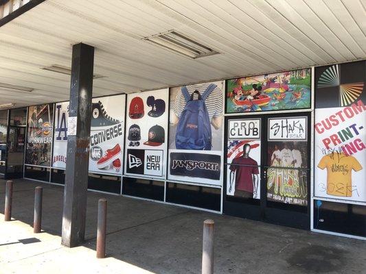 Great place for T-Shirts to avoid the flea market heat