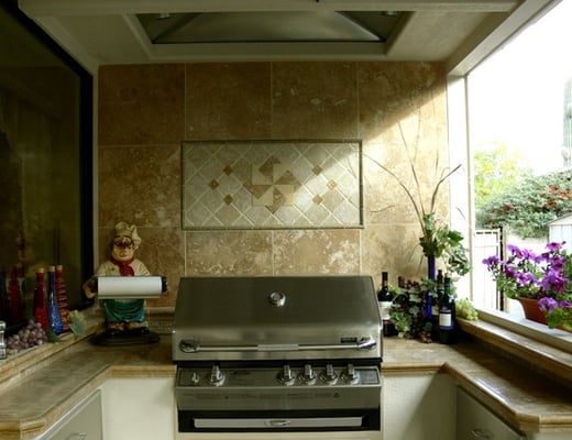 Tile Wall Inlay above grill and onto the countertop