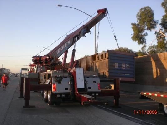 Wolf's Heavy Duty Towing